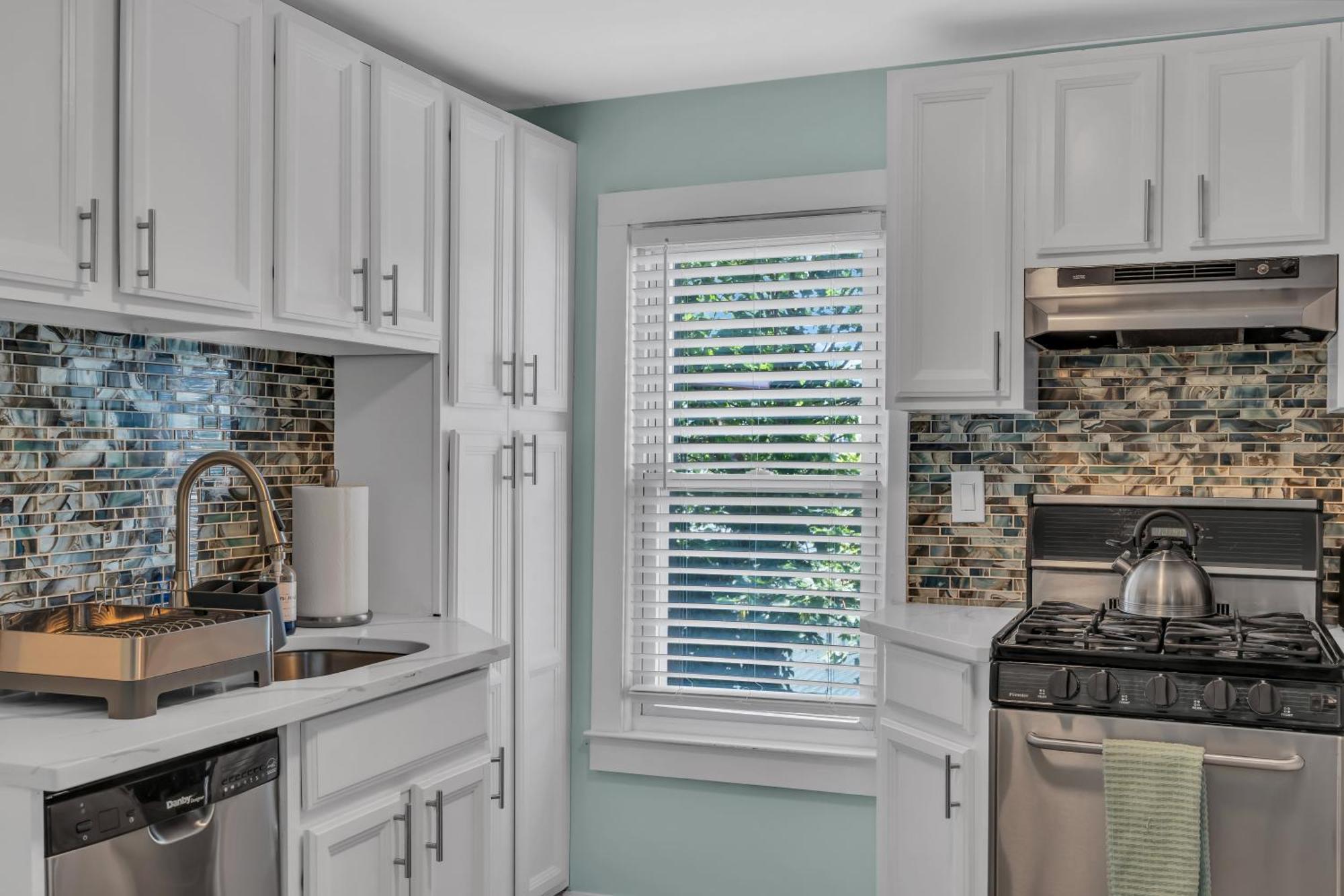 6-Min Walk To Asbury Park & Og Main St - Updated & Cozy Apartment In Historic Ocean Grove - Fire Pit & Patio - Fast Wi-Fi Zewnętrze zdjęcie